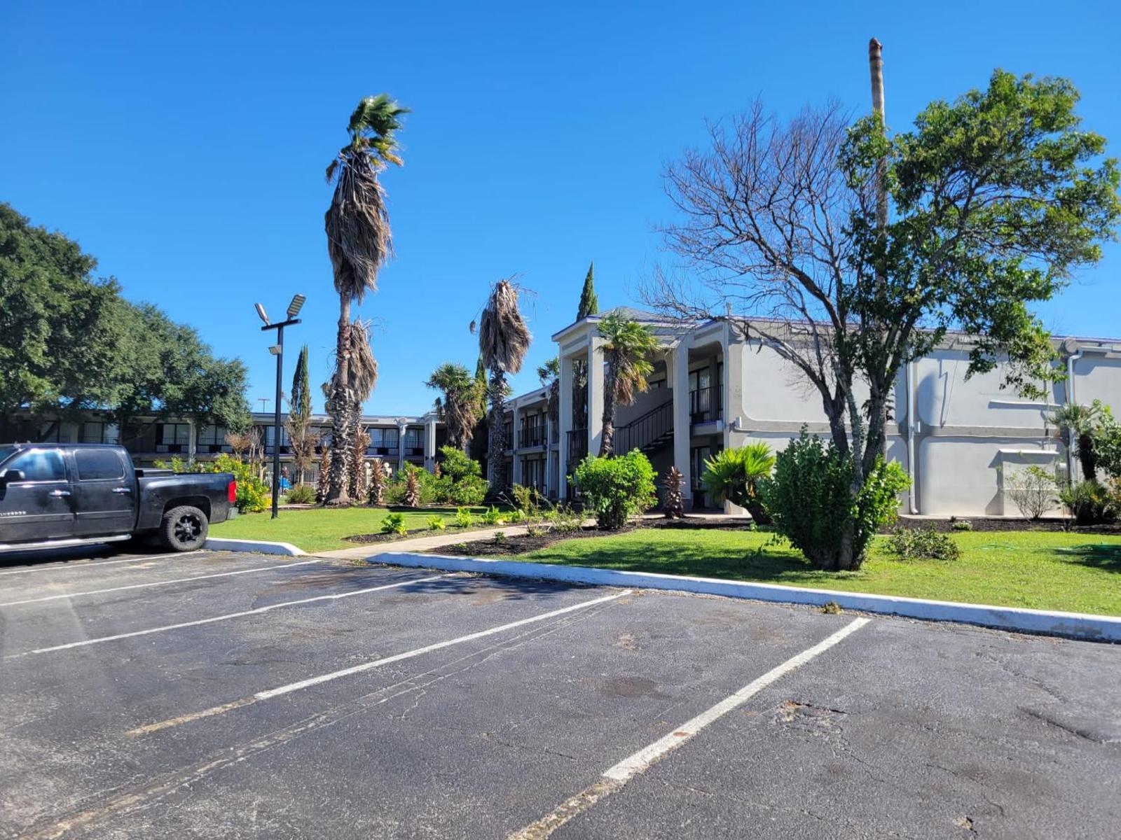 Knights Inn San Antonio near Frost Bank Center